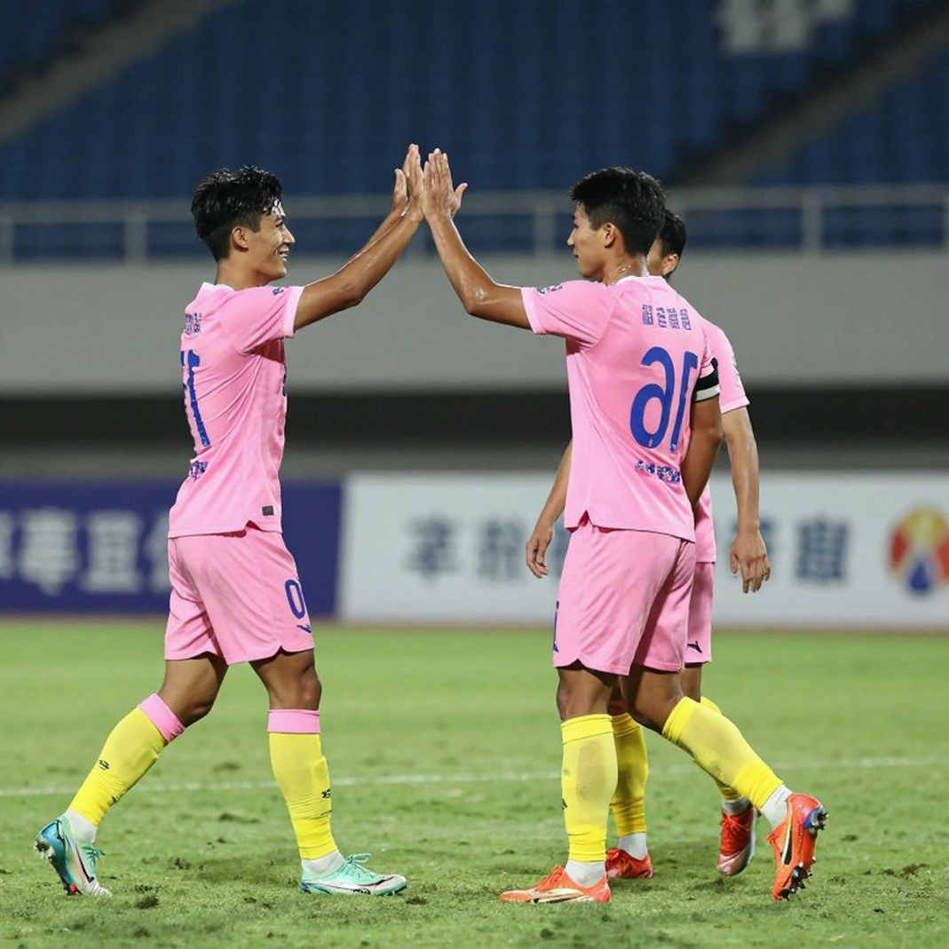 Hà Lan 2-2 Hy Lạp: Khi hiệp một trở thành lỗi hệ thống chưa được vá