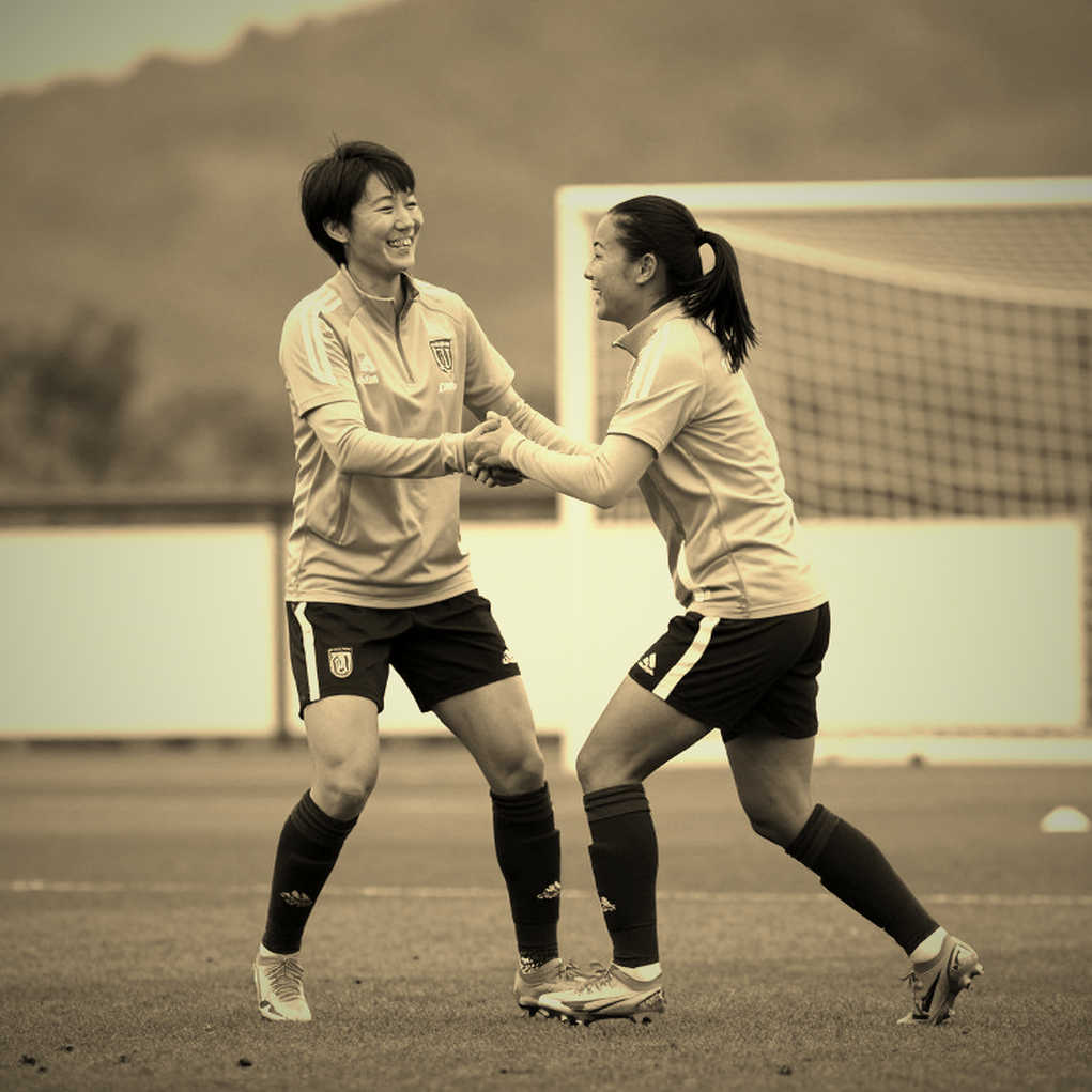 Ngọc Tân chấn thương nặng, Văn Hậu nhận thẻ đỏ sau VAR: Derby Hà Nội và cái giá lệch nhau