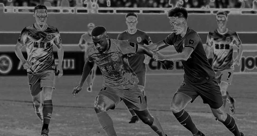 Ngọc Tân chấn thương nặng, Văn Hậu nhận thẻ đỏ sau VAR: Derby Hà Nội và cái giá lệch nhau