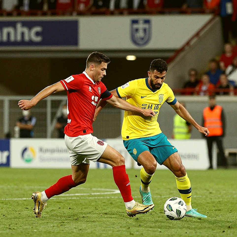 Scotland under Pocognoli: Three at the Back, a Left Foot and the Space Behind Scotland under Pocognoli: Three at the Back, a Left Foot and the Space Behind
