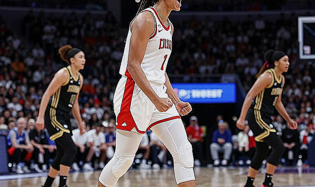 Dubai 79-75 Efes ở Gloria Cup: bảng điểm đúng, sự thật thì chưa Dubai 79-75 Efes ở Gloria Cup: bảng điểm đúng, sự thật thì chưa