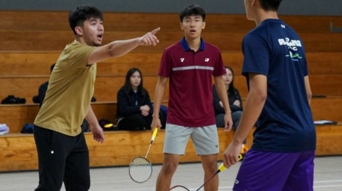 Nguyễn Tiến Minh lội ngược dòng thắng Nguyễn Hoàng Thái Sơn ở qualifier Vietnam Open 2026, khẳng định bản lĩnh 'lão tướng' 43 tuổi