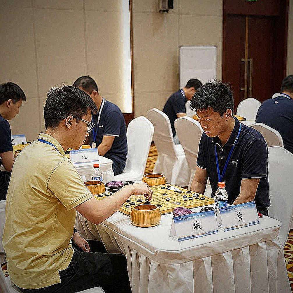 Hai chiếc ghế trống ở Samarkand: khi Yom Kippur va vào lịch thi đấu Olympiad cờ vua 2026 Hai chiếc ghế trống ở Samarkand: khi Yom Kippur va vào lịch thi đấu Olympiad cờ vua 2026