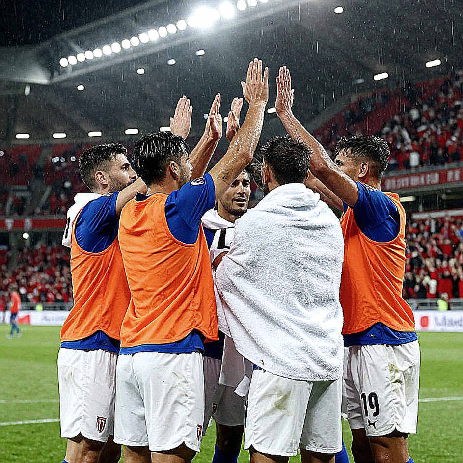 Án phạt hai tầng cho Huỳnh Tấn Sinh: Khoảng trống giữa thẻ vàng trên sân và án treo giò ở V-League Án phạt hai tầng cho Huỳnh Tấn Sinh: Khoảng trống giữa thẻ vàng trên sân và án treo giò ở V-League